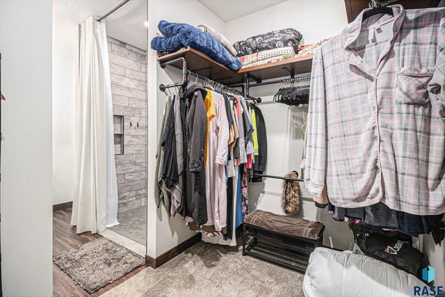 815 Heatherwood Ave Avenue, Madison, SD 57042