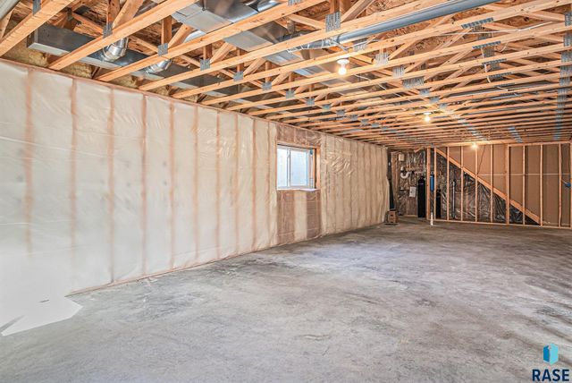 815 Heatherwood Ave Avenue, Madison, SD 57042