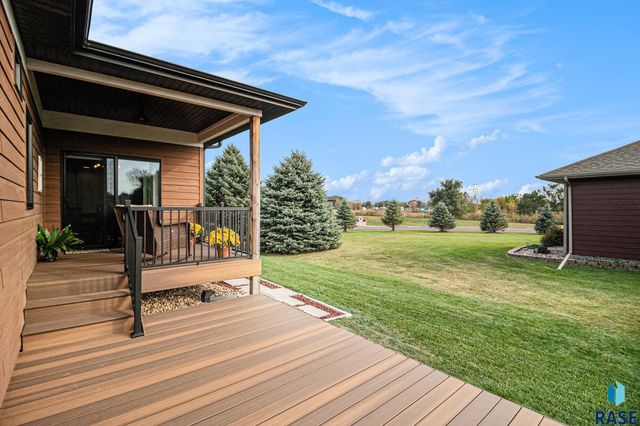 815 Heatherwood Ave Avenue, Madison, SD 57042