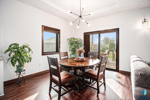 815 Heatherwood Ave Avenue, Madison, SD 57042