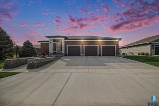 815 Heatherwood Ave Avenue, Madison, SD 57042