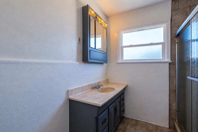 912 Turner St, Modesto, CA 95351