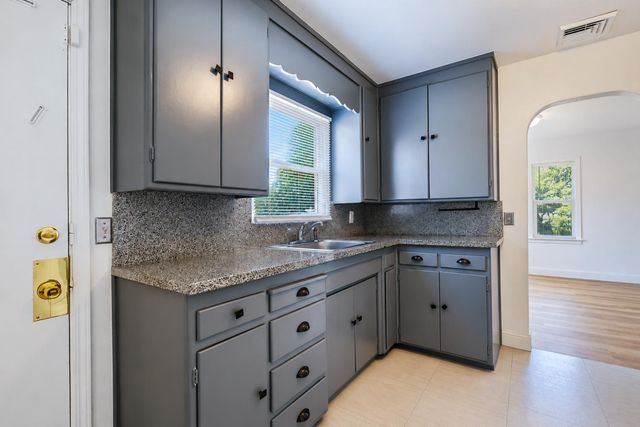 912 Turner St, Modesto, CA 95351