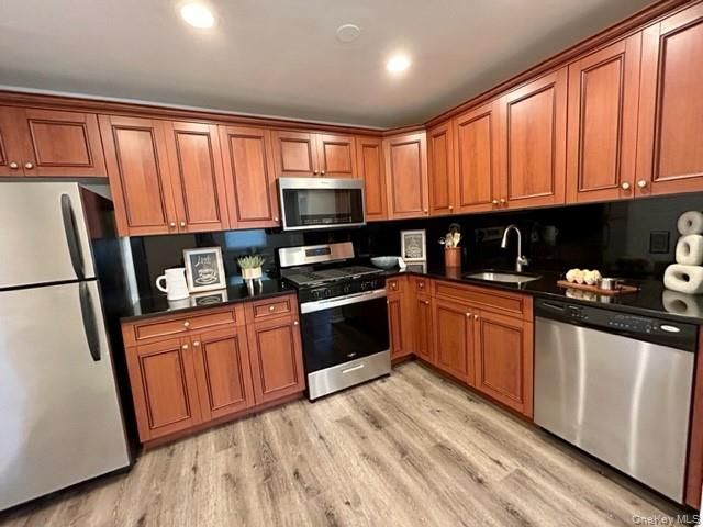 280 Bellmore Avenue 122, East Islip, NY 11730