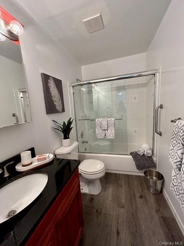 280 Bellmore Avenue 122, East Islip, NY 11730