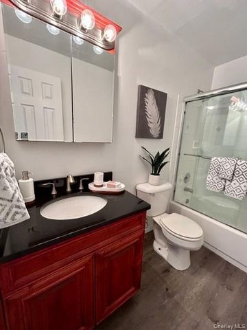 280 Bellmore Avenue 122, East Islip, NY 11730