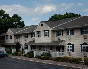 280 Bellmore Avenue 122, East Islip, NY 11730