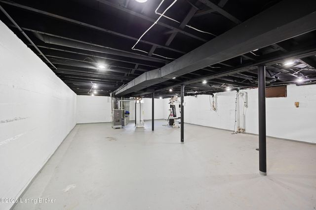 8905 Mapleview Dr, Louisville, KY 40258