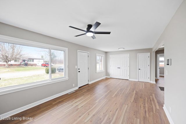 8905 Mapleview Dr, Louisville, KY 40258