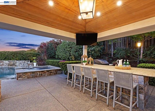 130 Tamarind Ln, Danville, CA 94526