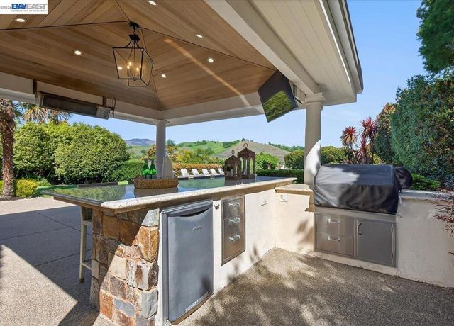 130 Tamarind Ln, Danville, CA 94526