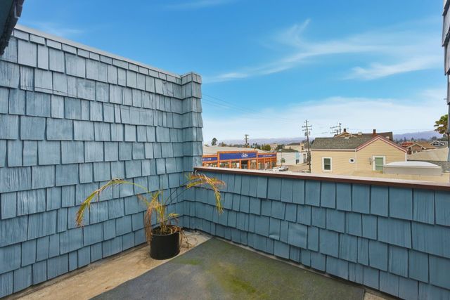 1004 9th Ave, Oakland, CA 94606