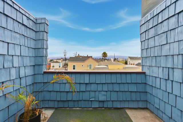 1004 9th Ave, Oakland, CA 94606