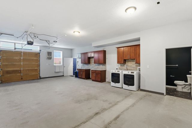 1004 9th Ave, Oakland, CA 94606