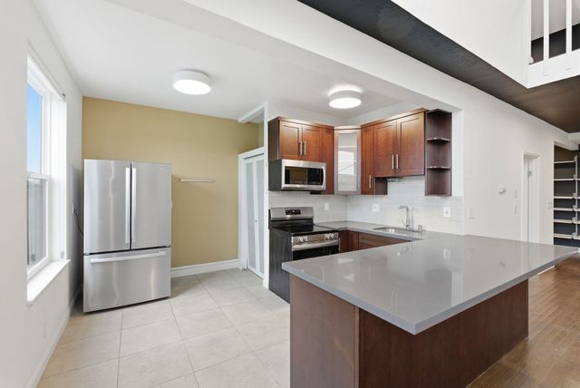 1004 9th Ave, Oakland, CA 94606