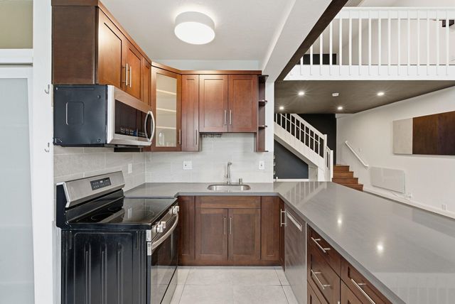 1004 9th Ave, Oakland, CA 94606