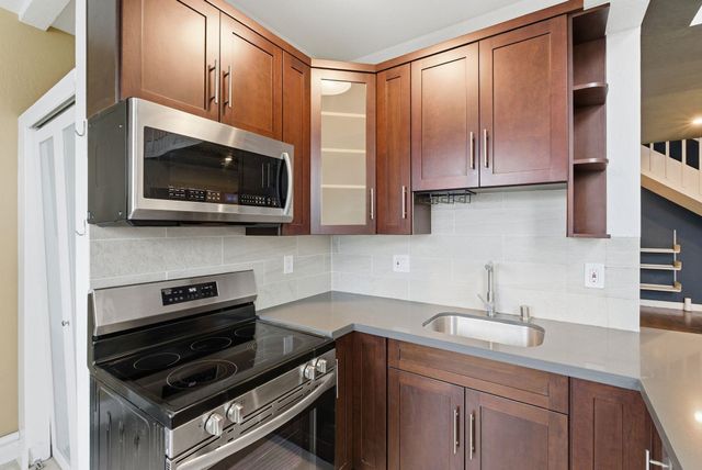 1004 9th Ave, Oakland, CA 94606