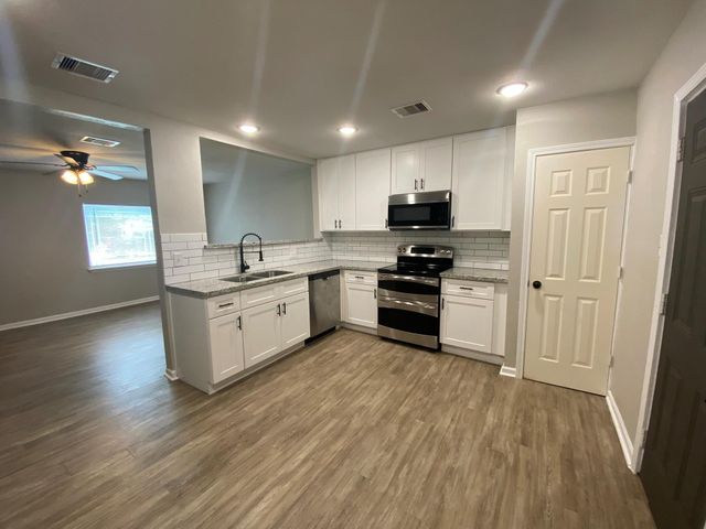 2016 Magnolia Drive, La Marque, TX 77568