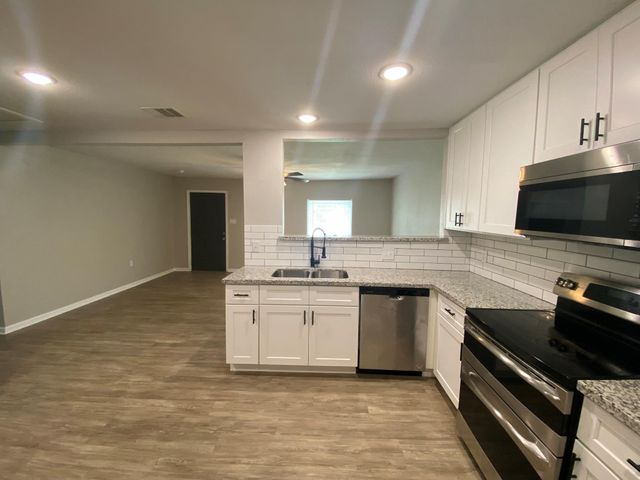 2016 Magnolia Drive, La Marque, TX 77568