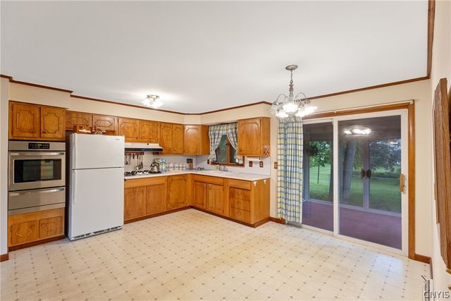 214 Colony Park Drive, Salina, NY 13088