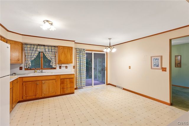 214 Colony Park Drive, Salina, NY 13088
