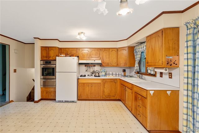 214 Colony Park Drive, Salina, NY 13088
