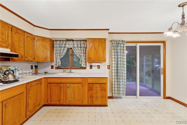 214 Colony Park Drive, Salina, NY 13088