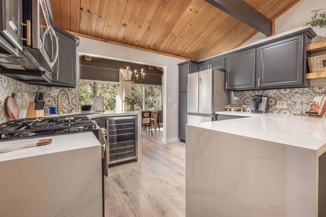 1126 Crags Lane, Fawnskin, CA 92333