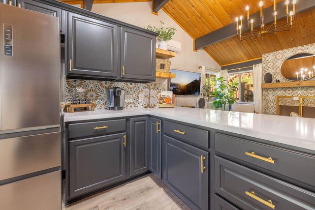 1126 Crags Lane, Fawnskin, CA 92333