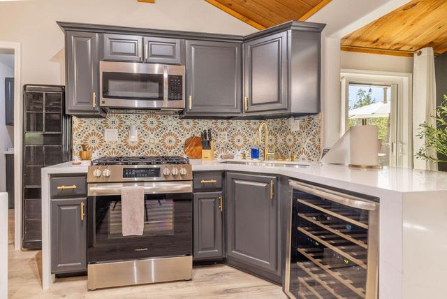 1126 Crags Lane, Fawnskin, CA 92333