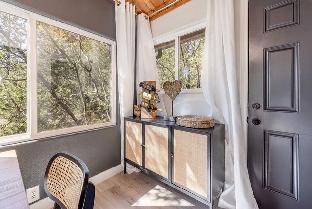 1126 Crags Lane, Fawnskin, CA 92333