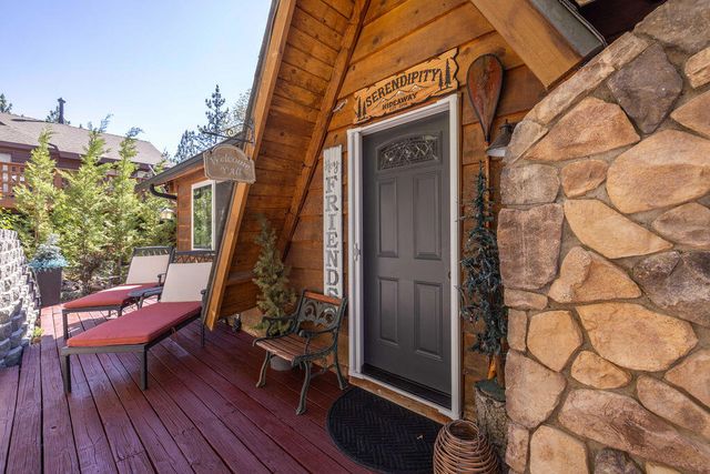 1126 Crags Lane, Fawnskin, CA 92333