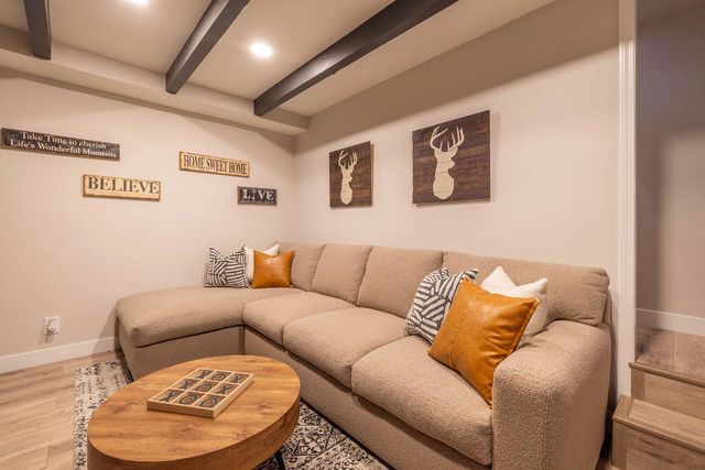 1126 Crags Lane, Fawnskin, CA 92333