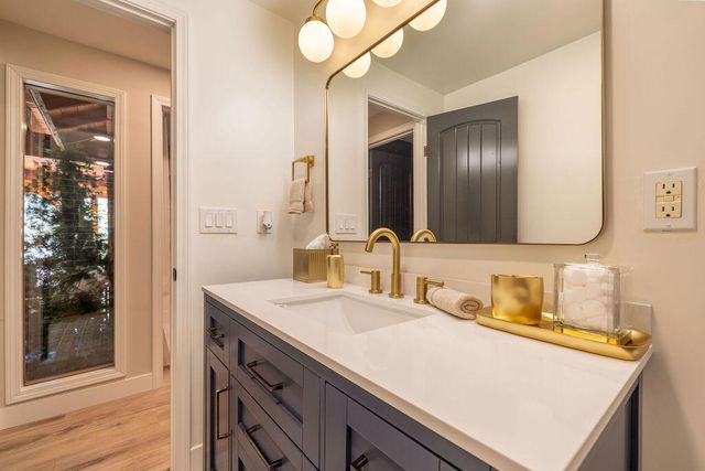 1126 Crags Lane, Fawnskin, CA 92333