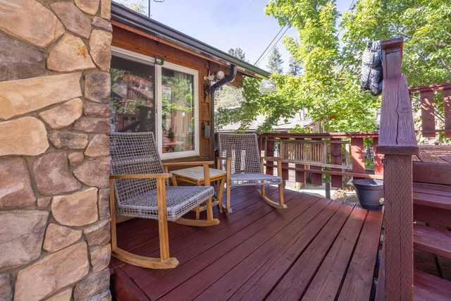 1126 Crags Lane, Fawnskin, CA 92333