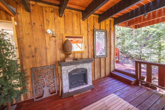 1126 Crags Lane, Fawnskin, CA 92333