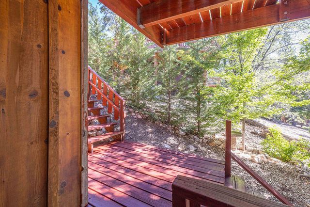 1126 Crags Lane, Fawnskin, CA 92333