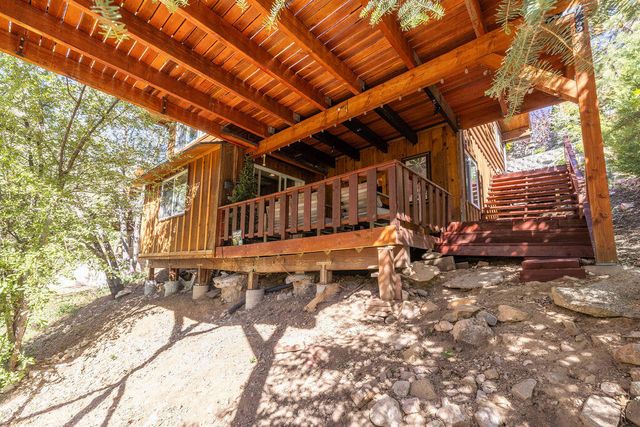 1126 Crags Lane, Fawnskin, CA 92333