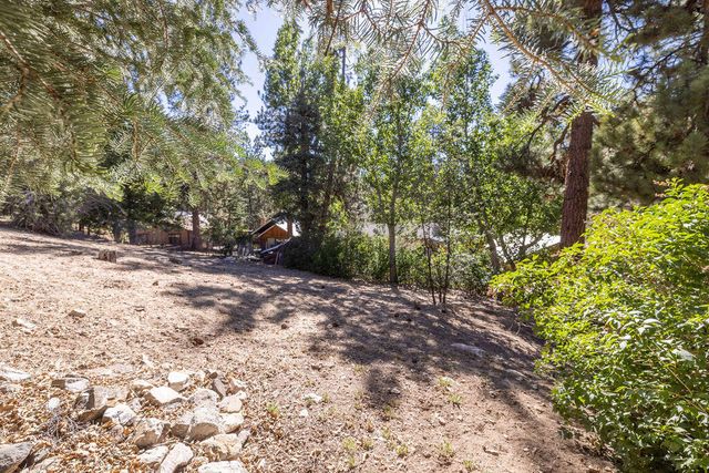 1126 Crags Lane, Fawnskin, CA 92333