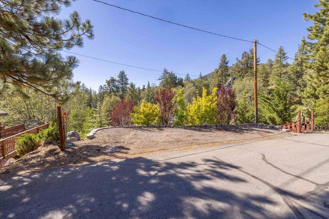 1126 Crags Lane, Fawnskin, CA 92333
