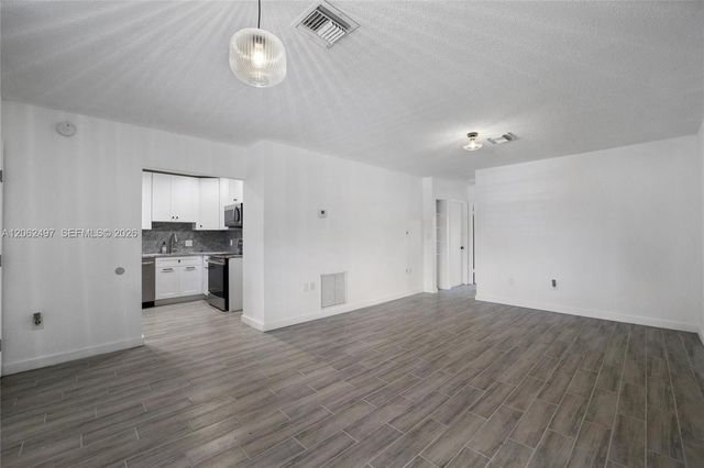 15391 S Dixie Hwy 61, Palmetto Bay, FL 33157