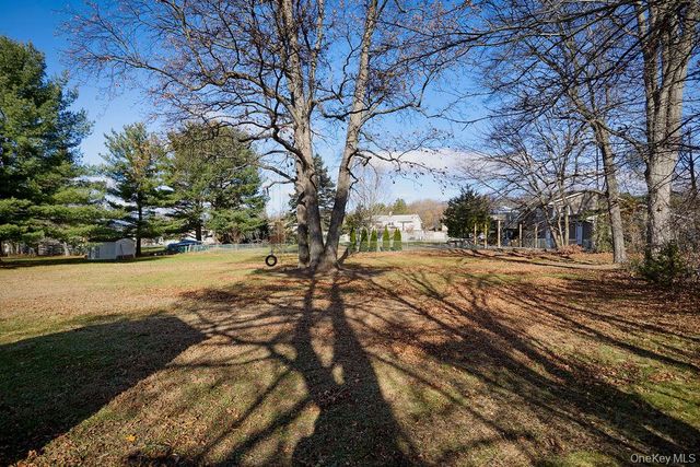 17 Andover Lane, Poughkeepsie, NY 12601