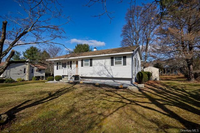 17 Andover Lane, Poughkeepsie, NY 12601
