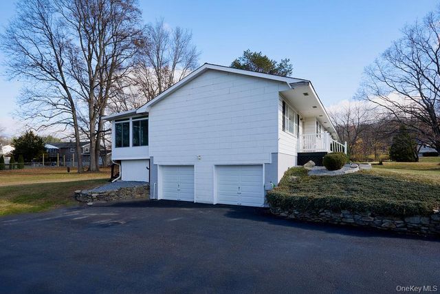 17 Andover Lane, Poughkeepsie, NY 12601