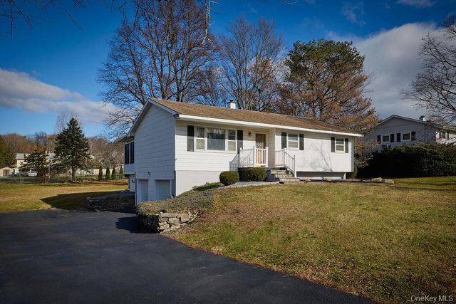 17 Andover Lane, Poughkeepsie, NY 12601