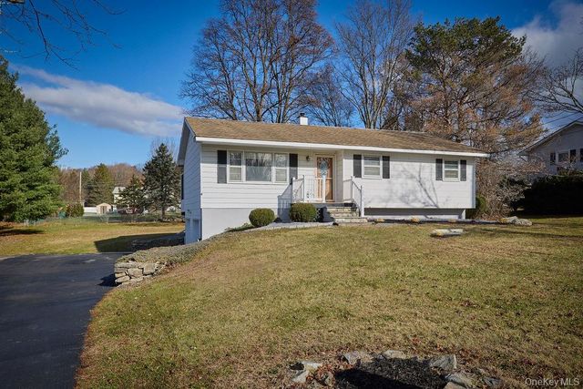 17 Andover Lane, Poughkeepsie, NY 12601