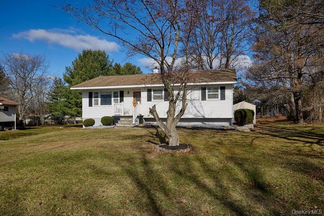 17 Andover Lane, Poughkeepsie, NY 12601