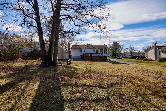 17 Andover Lane, Poughkeepsie, NY 12601