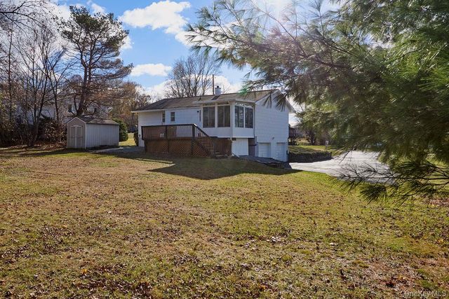 17 Andover Lane, Poughkeepsie, NY 12601