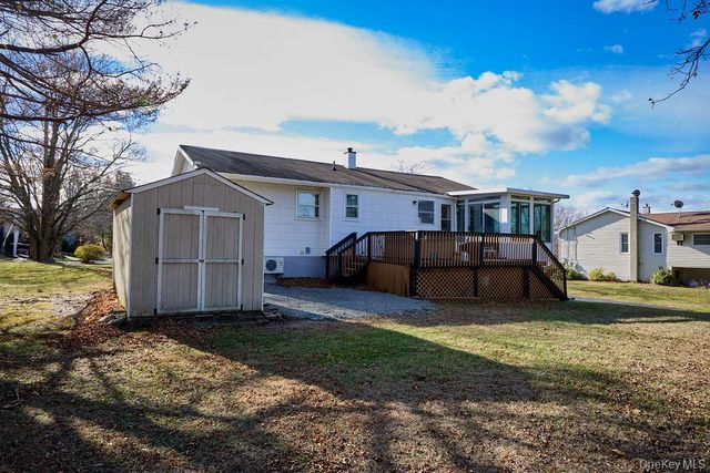 17 Andover Lane, Poughkeepsie, NY 12601